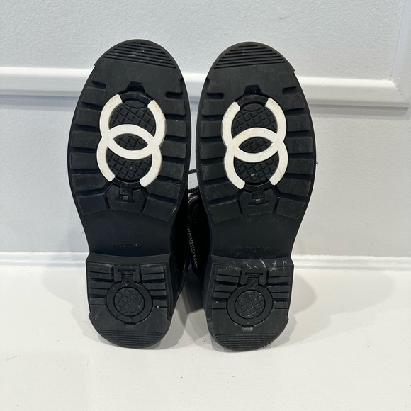 Chanel authentic booties worn 4 times. With box and shoe bags. - Picture 5 of 5